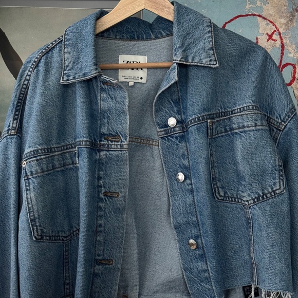 ZARA Cropped Denim Loose Fit Jacket - Picture 3 of 5